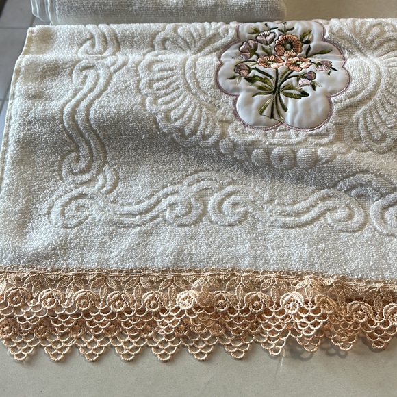 Embroidered Cotton Hand Towel - Picture 2 of 9